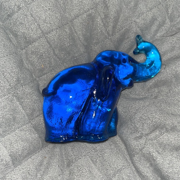 BUNDLE SALE - ELEPHANT FIGURINES - Picture 4 of 5